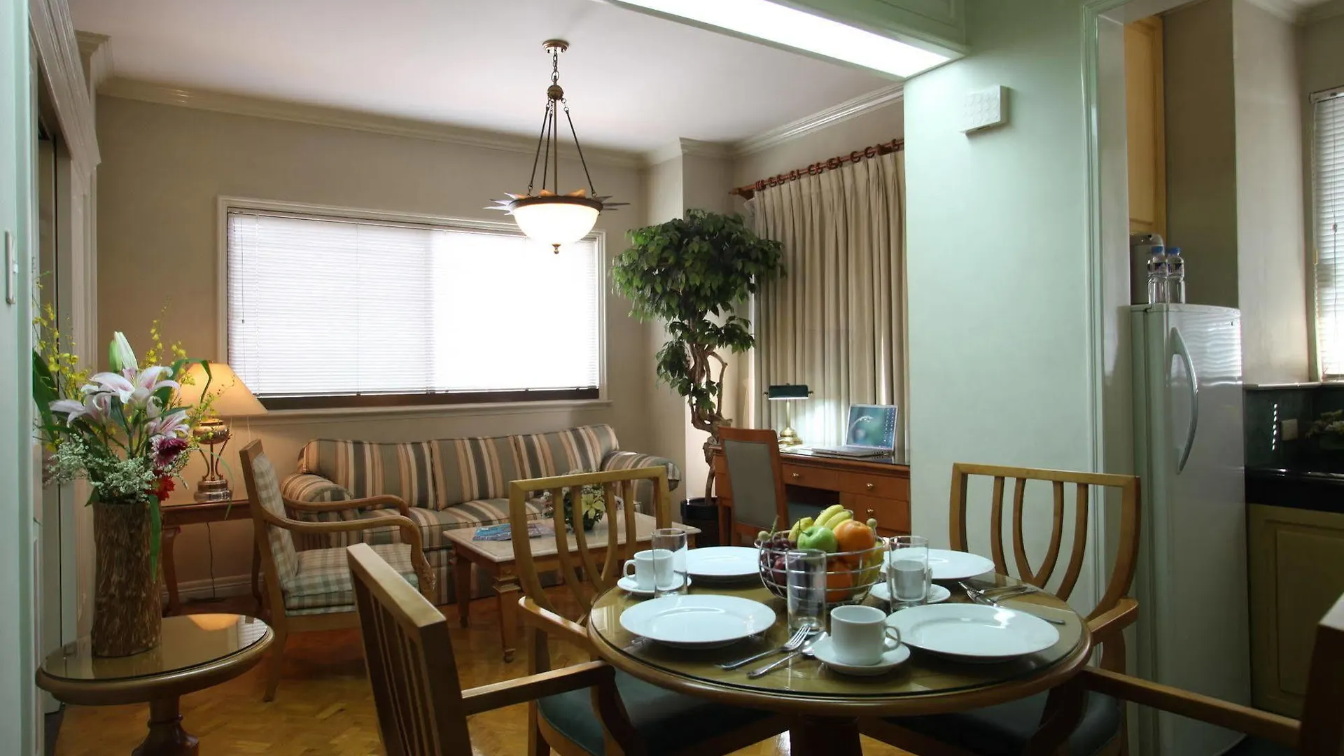 Sunny Bay Suites Manila Hotel