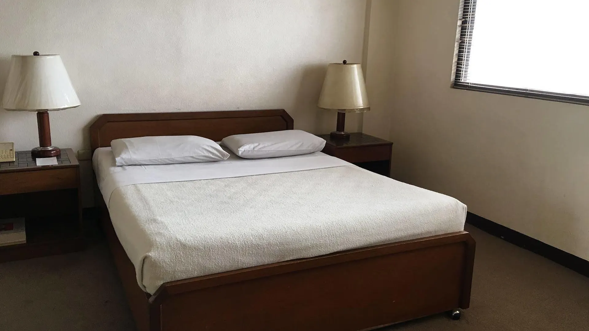 Sunny Bay Suites Manila Hotel