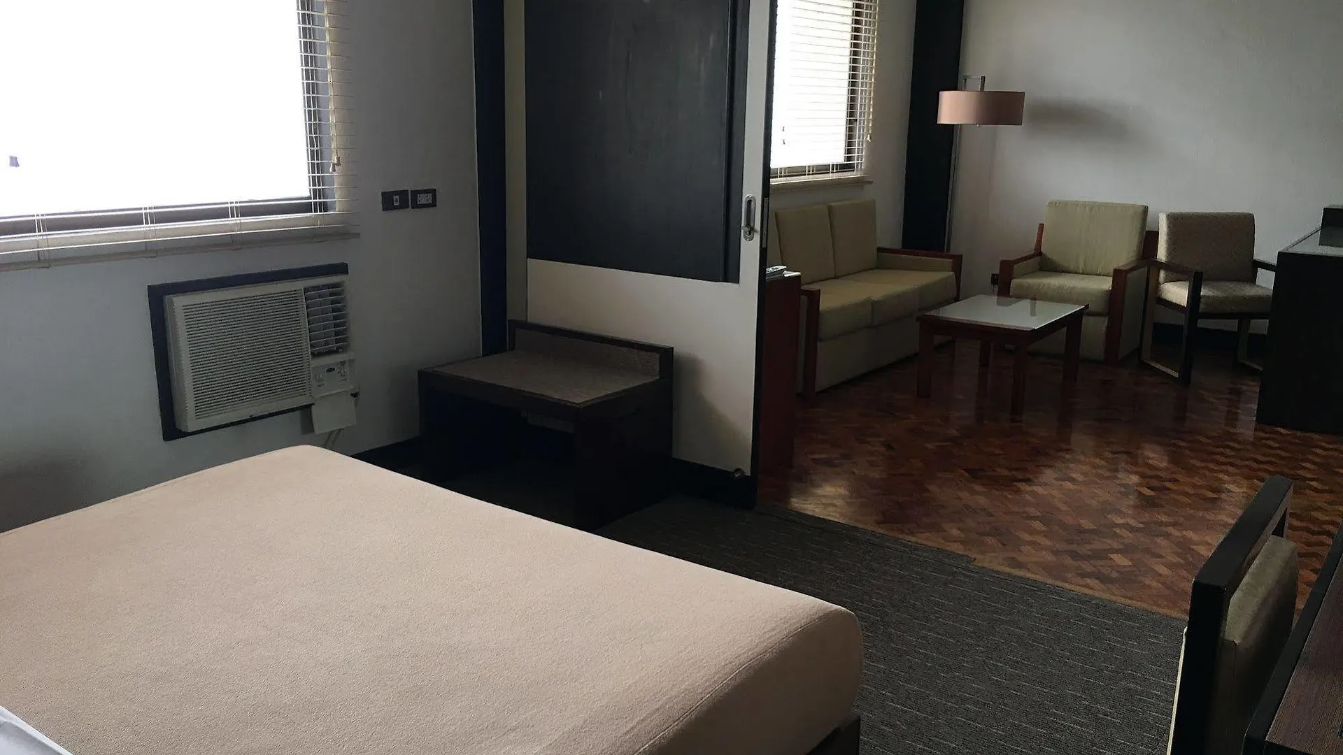 Sunny Bay Suites Manila