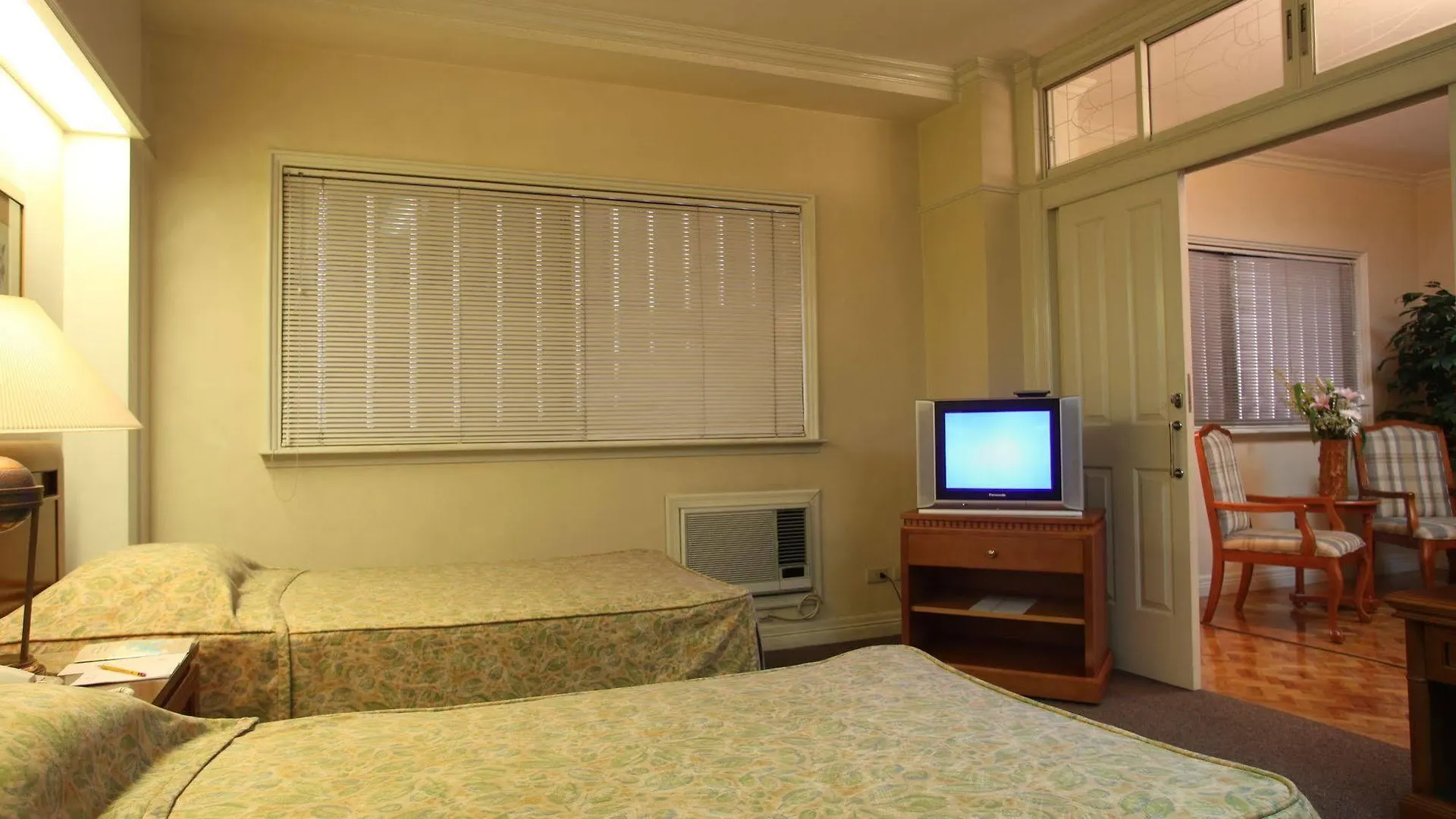 Sunny Bay Suites Manila 3*,