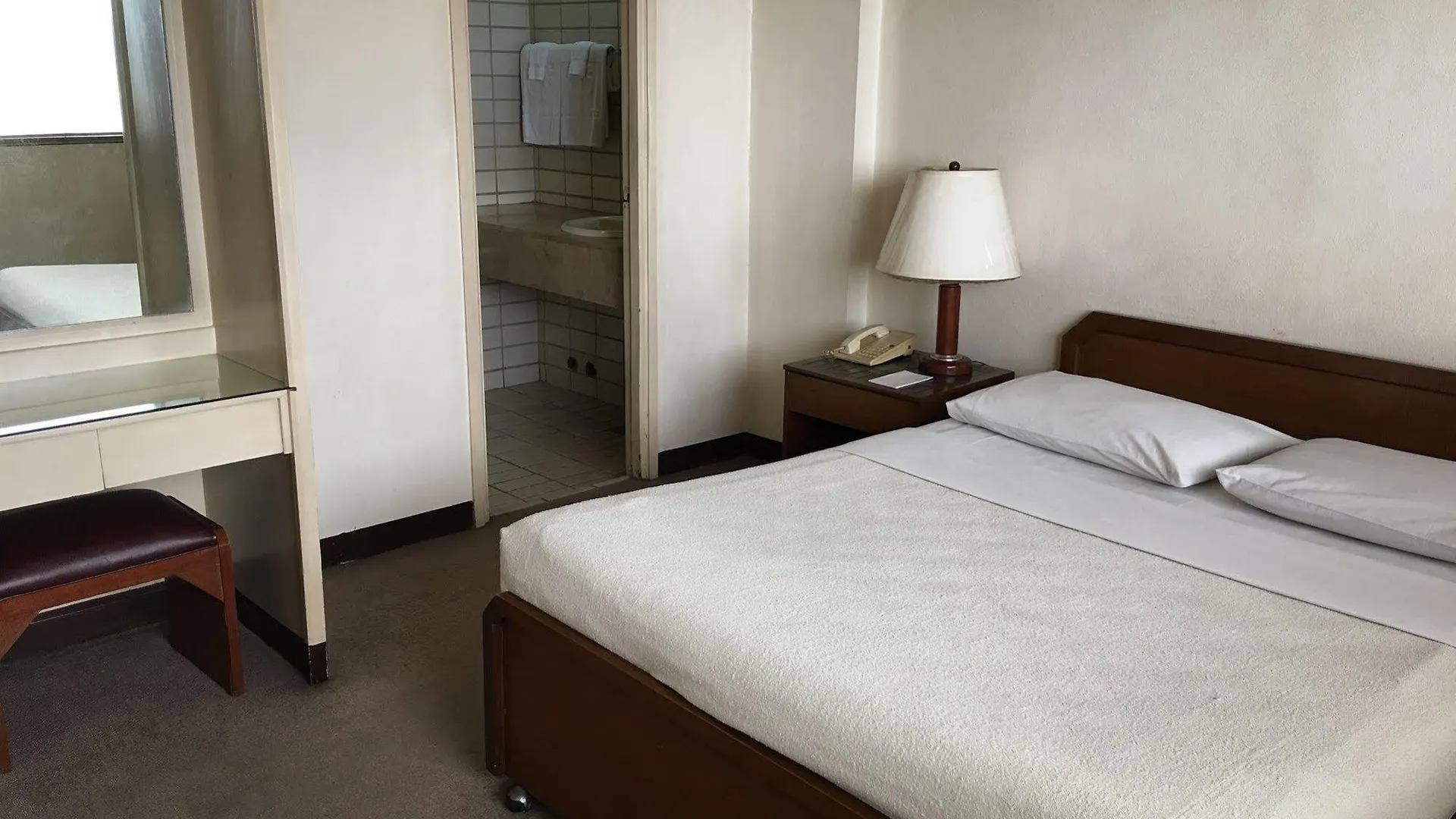 Hotel Sunny Bay Suites Manila